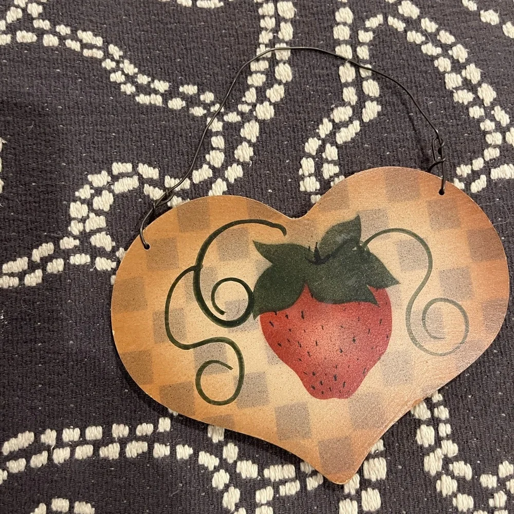 Heart-Shaped Strawberry Wall‎ Art Decor